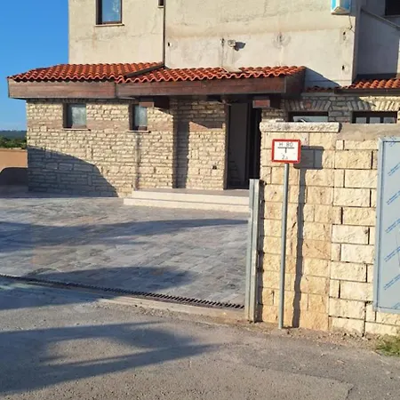 Almira Casa de hóspedes Pula