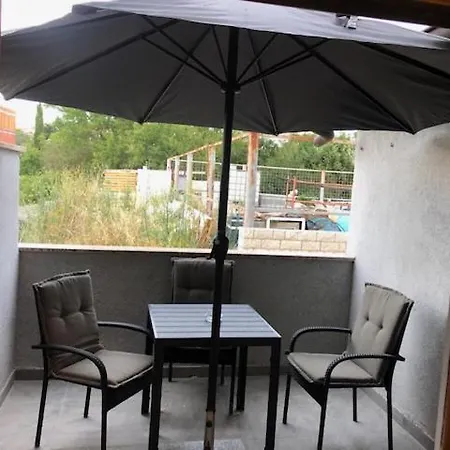 Almira 게스트하우스 풀라