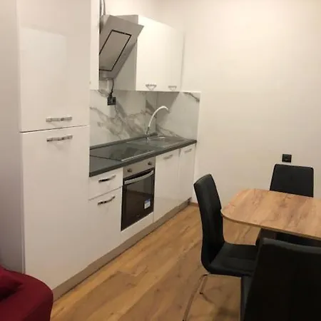 Almira Πανσιόν