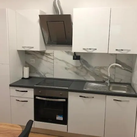 Almira Πανσιόν Πούλα